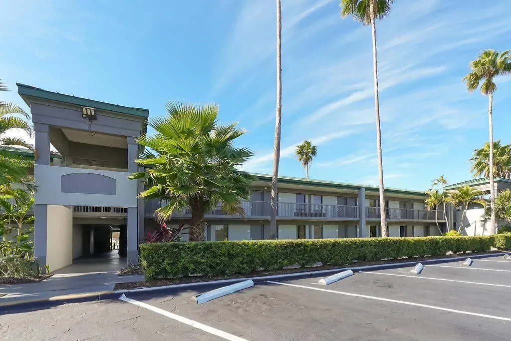 127 - Waterfront, Heated Pool, Huge Tv, Tiki Bar & Grill * Sarasota