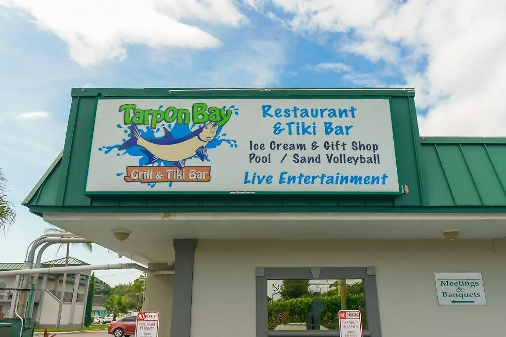 Apartment 127 - Waterfront, Heated Pool, Huge Tv, Tiki Bar & Grill *