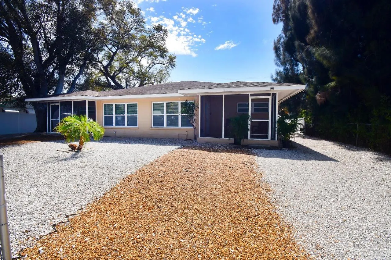 Cute House Near Downtown *