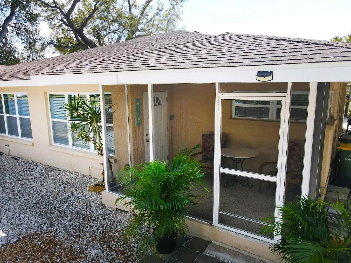 Cute House Near Downtown *