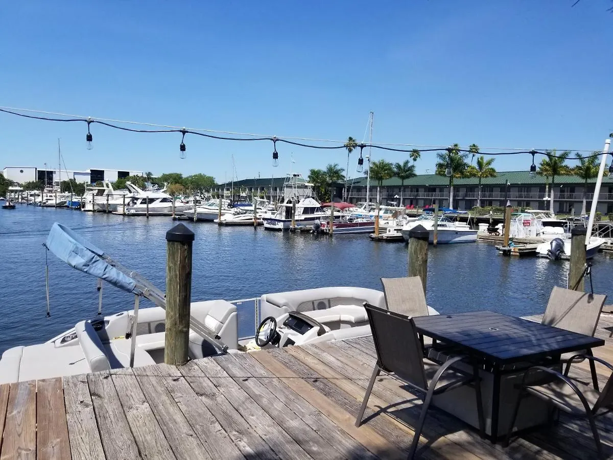 Newly Remodeled Cozy Unit Cay Club Close To Airport, Beaches And Shops Aparthotel
