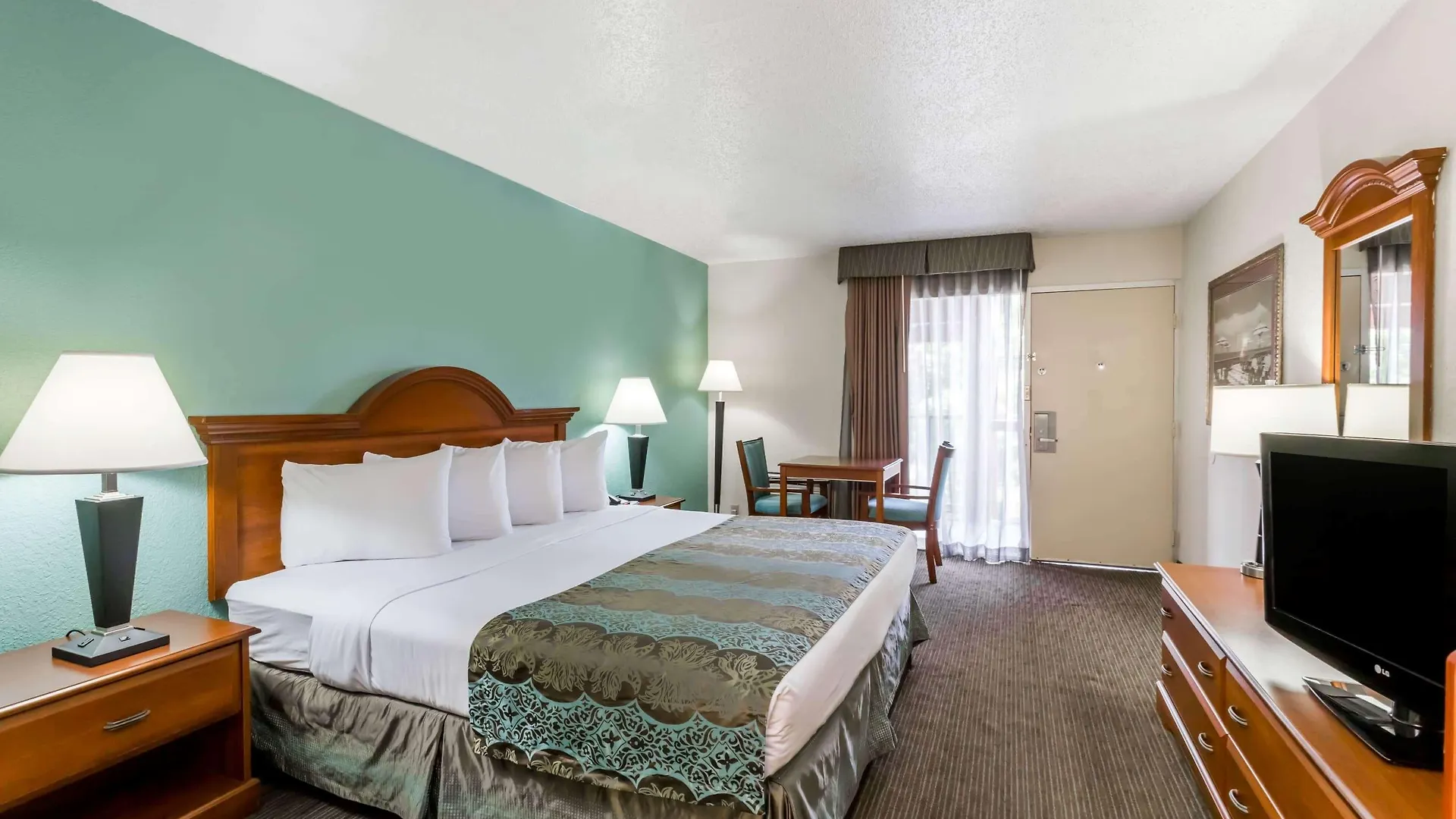 Baymont By Wyndham Hotel Sarasota