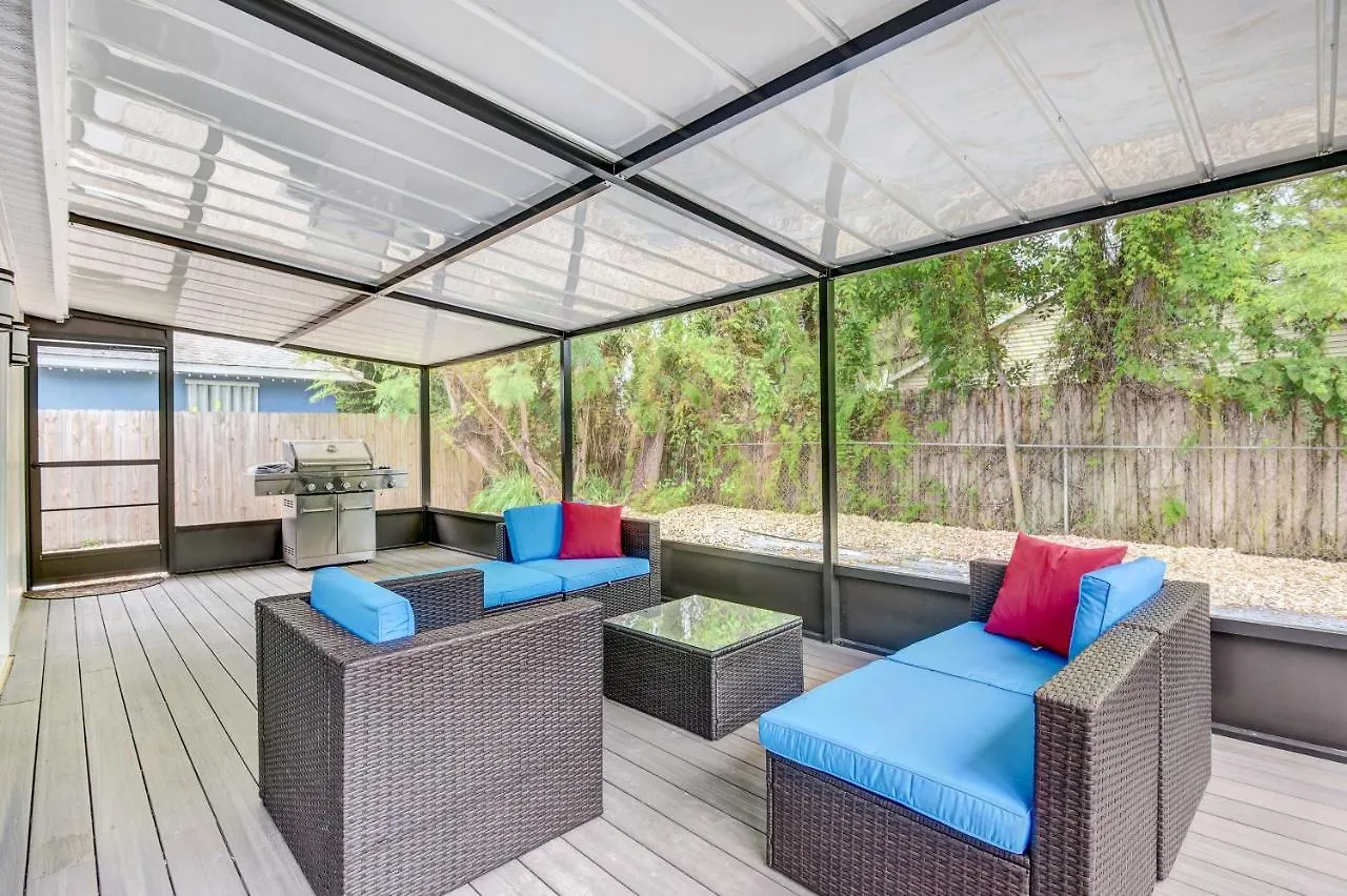 With Screened Porch, Walk To Zoo!
