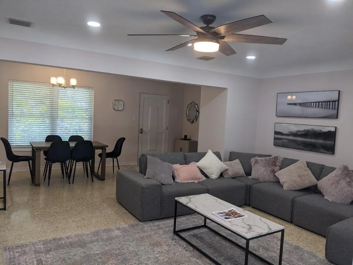 Clematis House Near Arlington Park With Heated Pool Holiday home