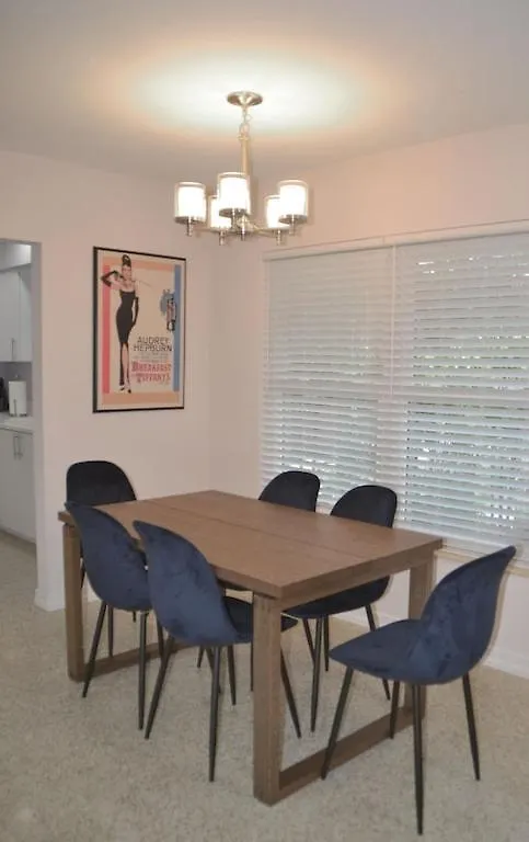 Clematis House Near Arlington Park With Heated Pool Holiday home Sarasota