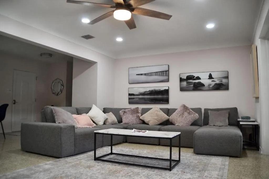 Clematis House Near Arlington Park With Heated Pool Holiday home Sarasota