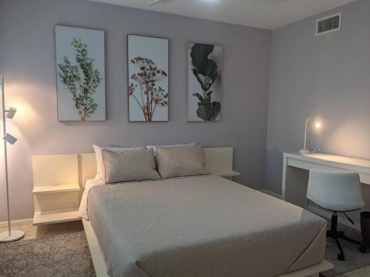 Clematis House Near Arlington Park With Heated Pool Holiday home Sarasota