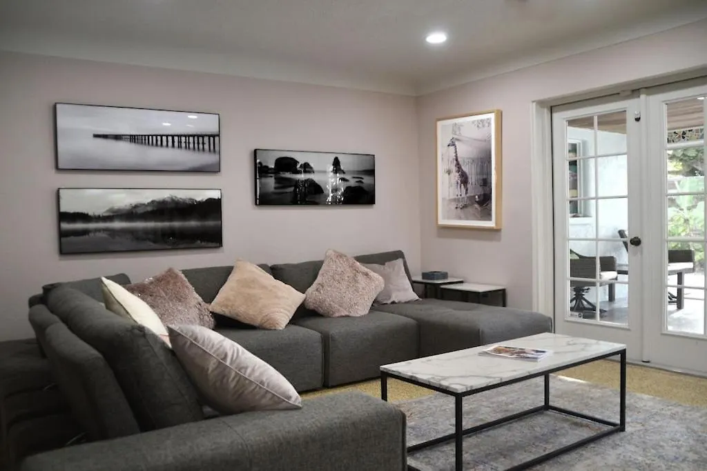Clematis House Near Arlington Park With Heated Pool Holiday home *