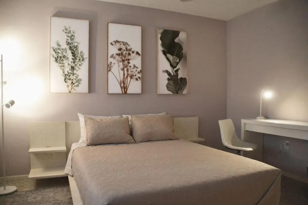 Clematis House Near Arlington Park With Heated Pool Holiday home *
