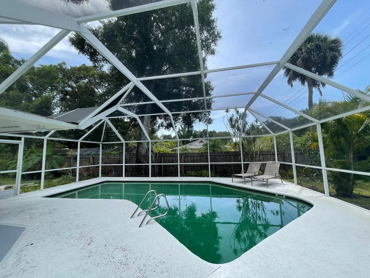 Clematis House Near Arlington Park With Heated Pool Holiday home Sarasota