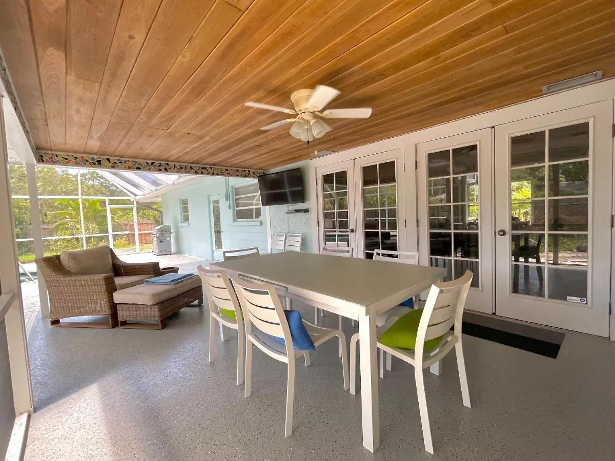Holiday home Clematis House Near Arlington Park With Heated Pool