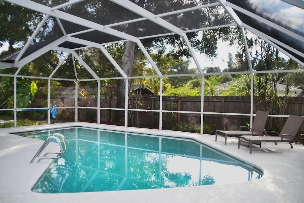 Clematis House Near Arlington Park With Heated Pool Holiday home Sarasota