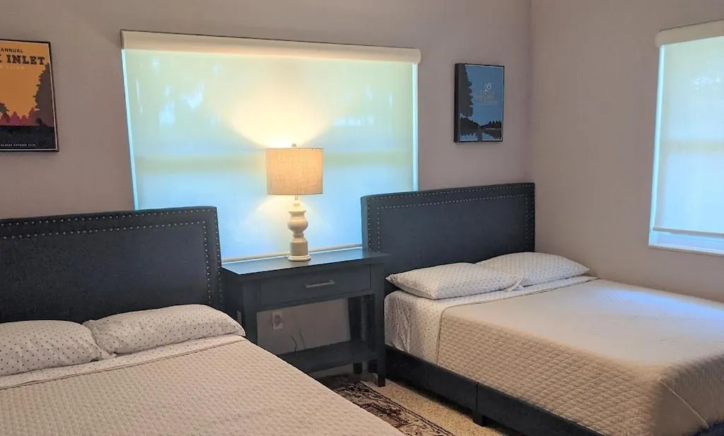 Clematis House Near Arlington Park With Heated Pool Holiday home *