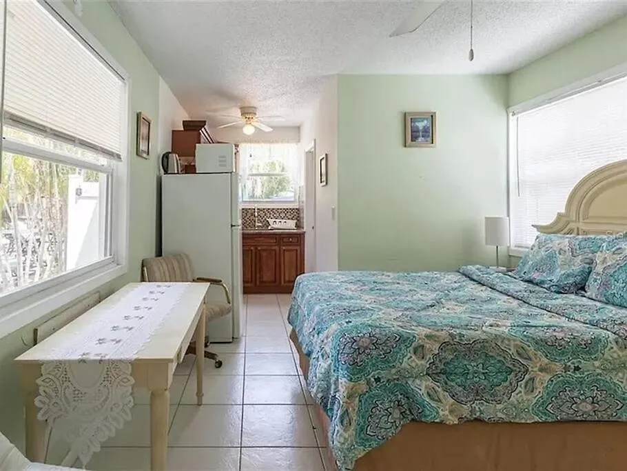 Charming Unit Across From Lido Key Διαμέρισμα