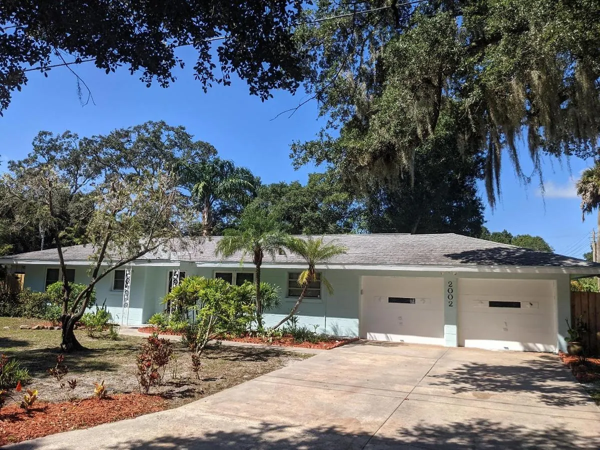 Clematis House Near Arlington Park With Heated Pool Holiday home Sarasota