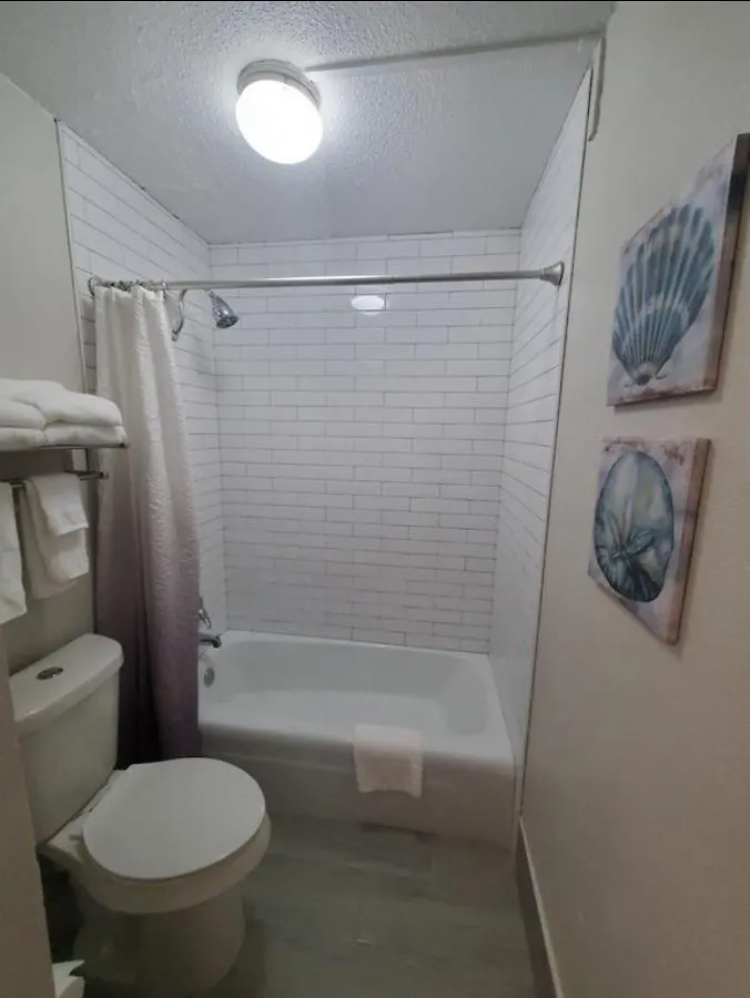 Newly Remodeled Cozy Unit Cay Club Close To Airport, Beaches And Shops *