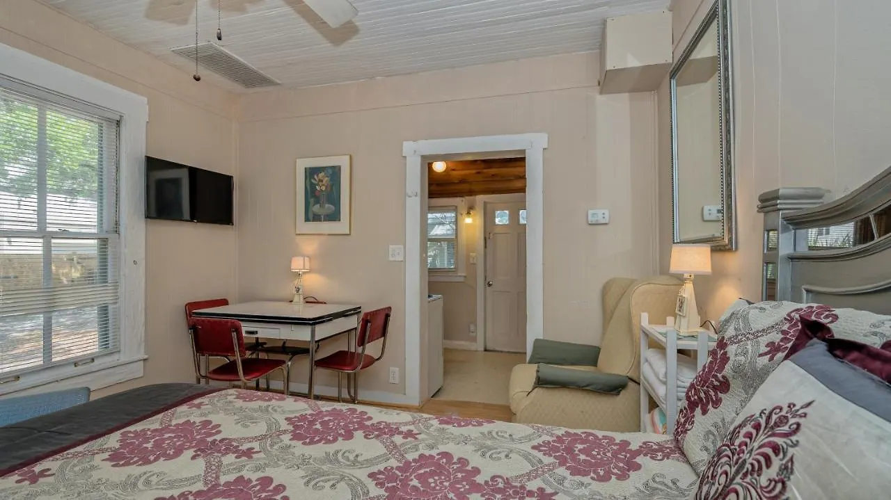Perfect Downtown Space-walk To Library, Theater Apartment