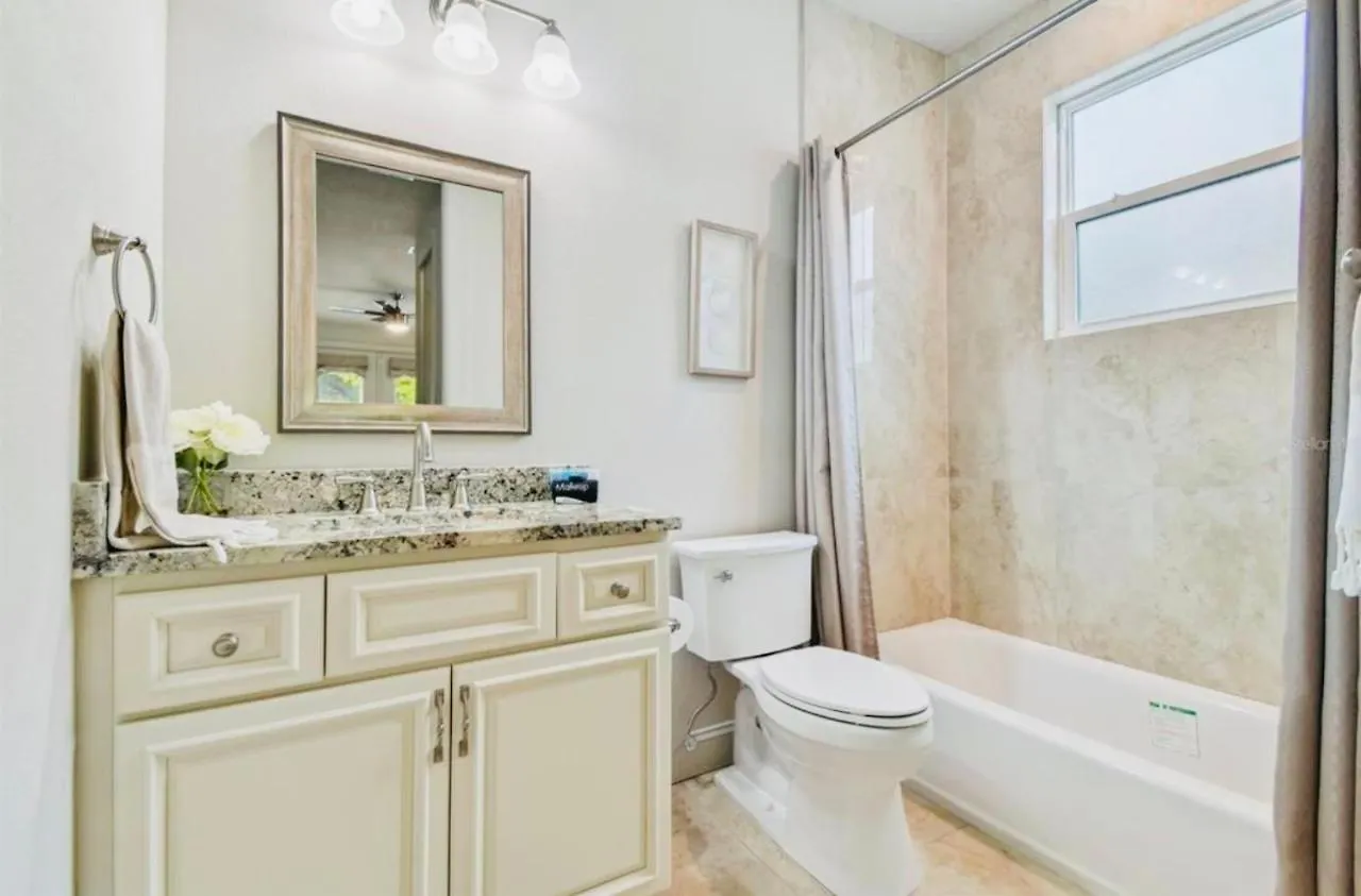 Beach-town Pet-friendly Downtown @ 10 Acre Park-629
