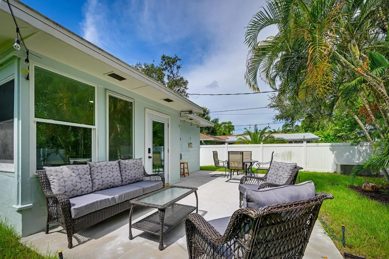 Sunny With Private Yard And Fire Pit! Sarasota