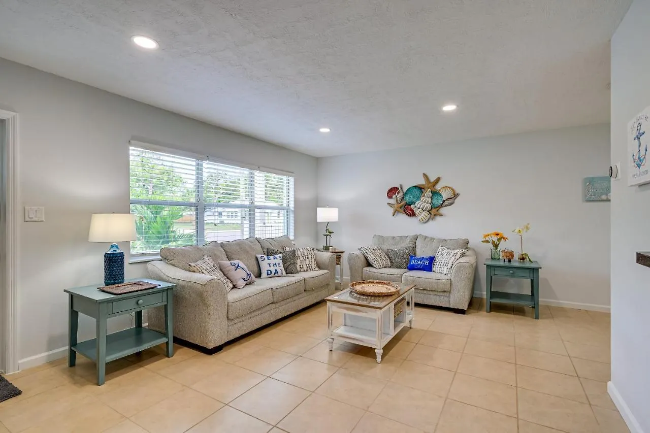 Sunny With Private Yard And Fire Pit! *