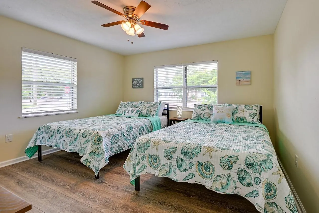 Holiday home Sunny With Private Yard And Fire Pit! *