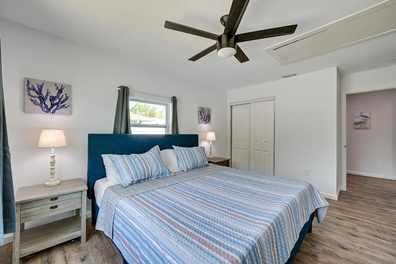 Holiday home Sunny With Private Yard And Fire Pit! Sarasota