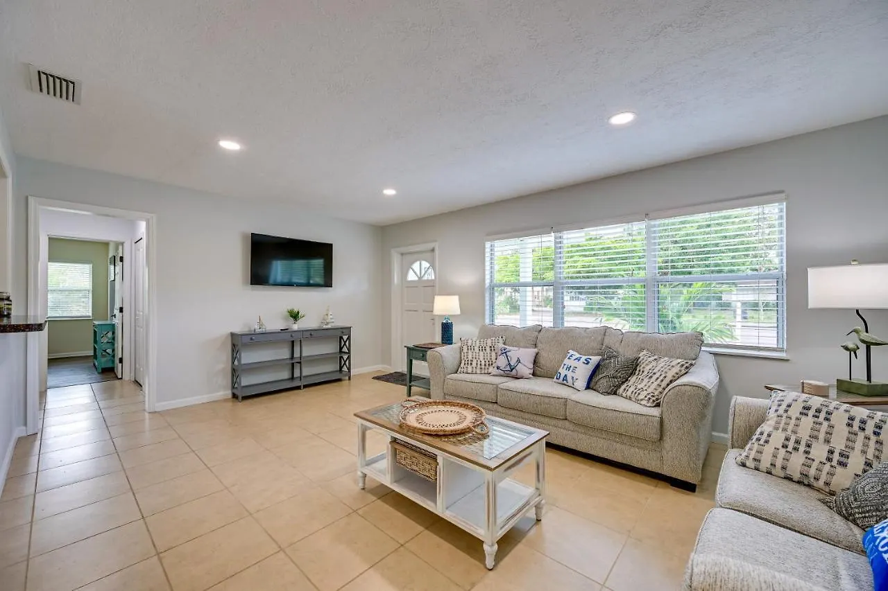 Holiday home Sunny With Private Yard And Fire Pit! Sarasota