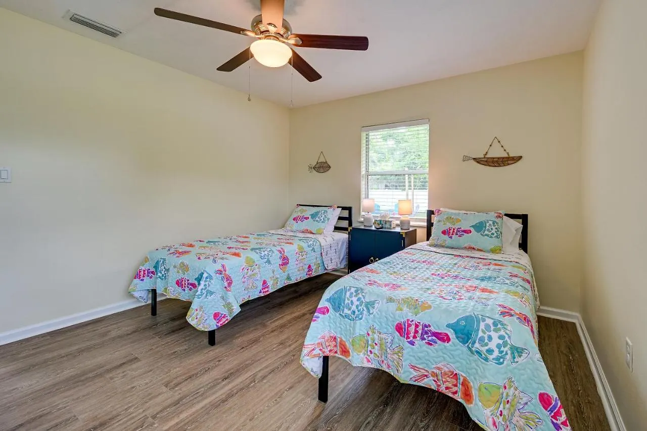 Holiday home Sunny With Private Yard And Fire Pit! Sarasota