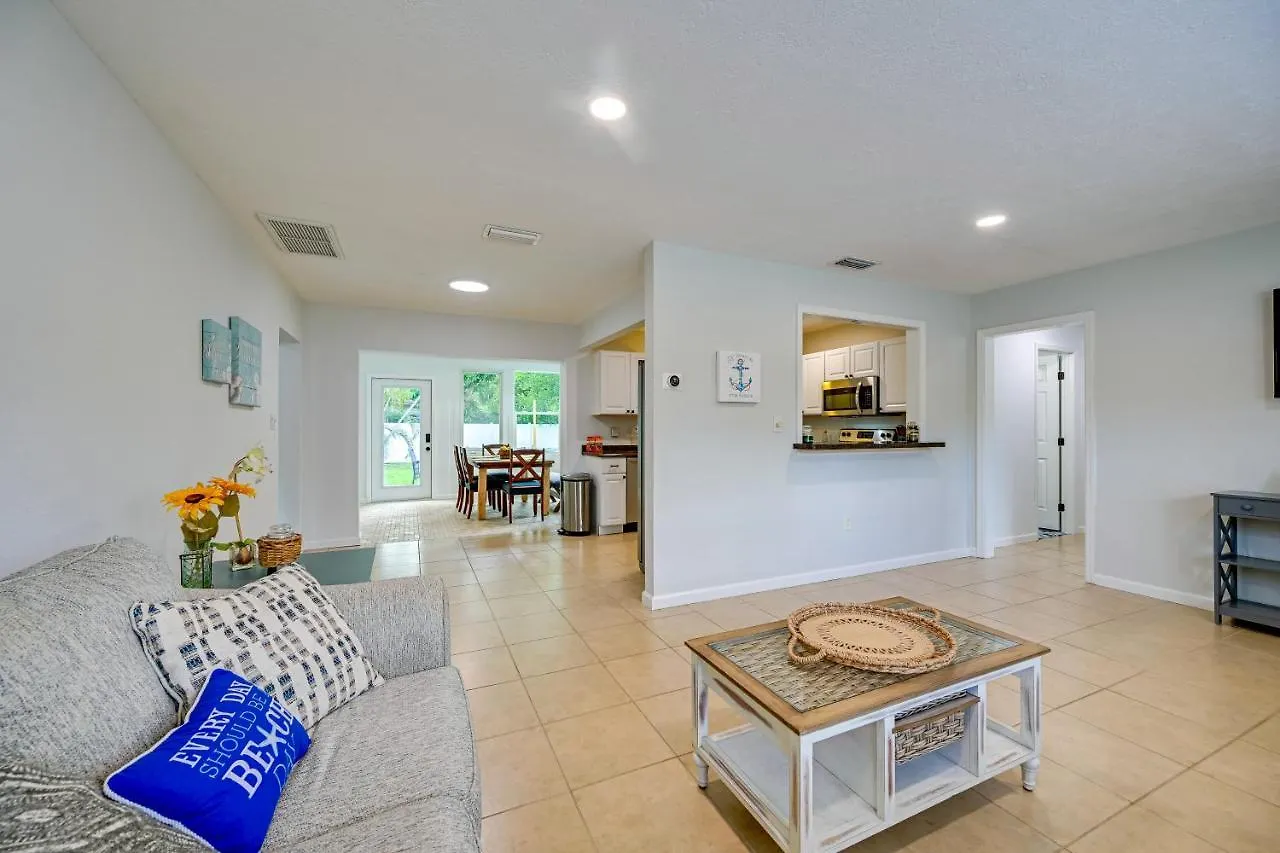 Holiday home Sunny With Private Yard And Fire Pit! *