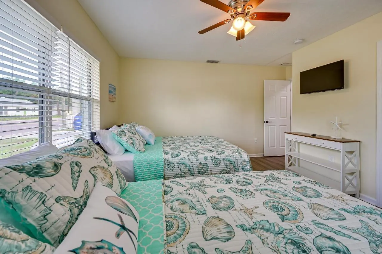 Sunny With Private Yard And Fire Pit! Holiday home Sarasota