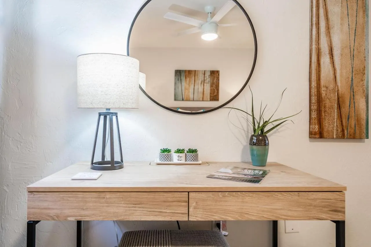 Apartment 2bed 1bath Minutes To Downtown, Beaches, Restaurants, Theaters And Sarasota