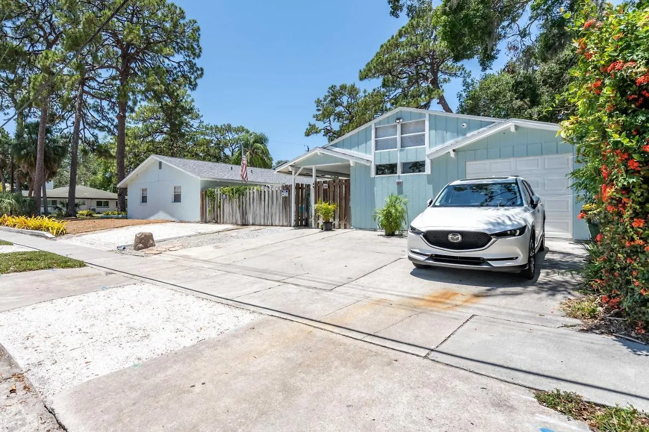 Apartment 2bed 1bath Minutes To Downtown, Beaches, Restaurants, Theaters And Sarasota