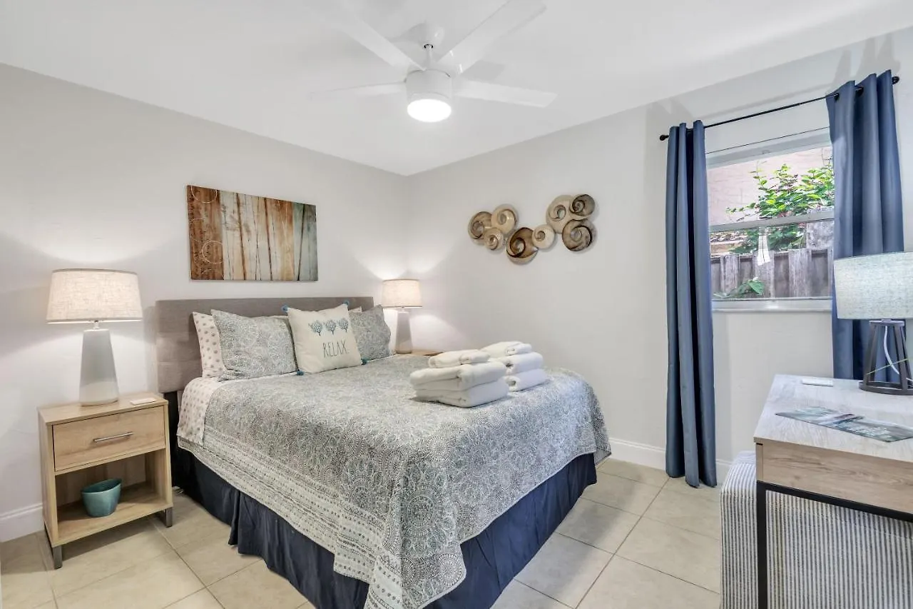 2bed 1bath Minutes To Downtown, Beaches, Restaurants, Theaters And *