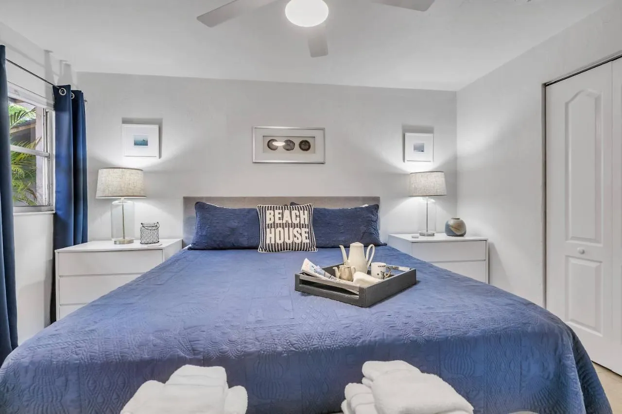 Apartment 2bed 1bath Minutes To Downtown, Beaches, Restaurants, Theaters And *