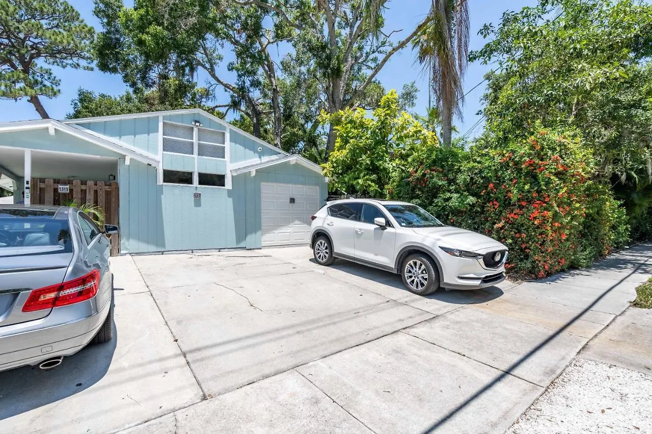 Apartment 2bed 1bath Minutes To Downtown, Beaches, Restaurants, Theaters And Sarasota