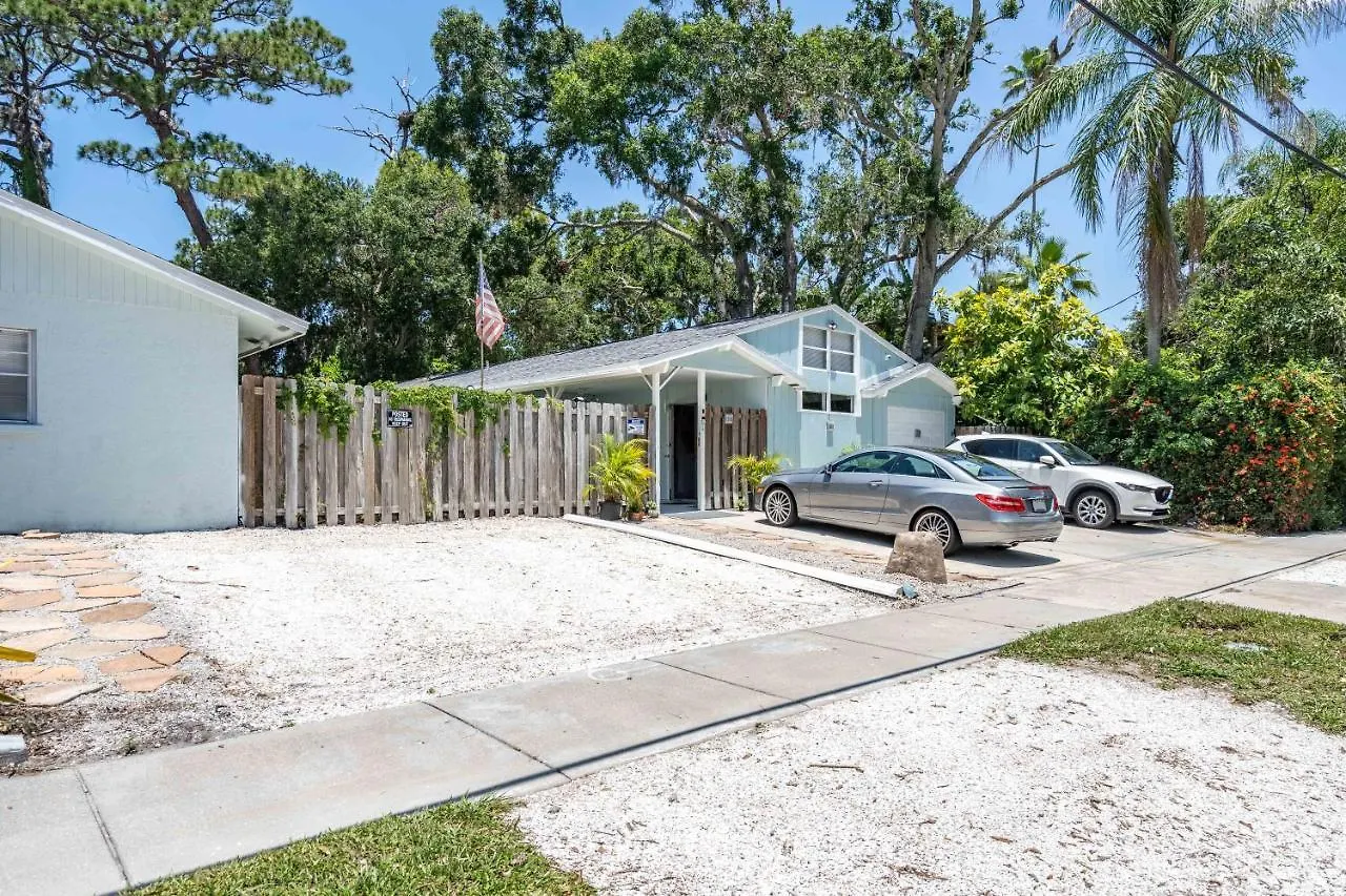 2bed 1bath Minutes To Downtown, Beaches, Restaurants, Theaters And * Sarasota