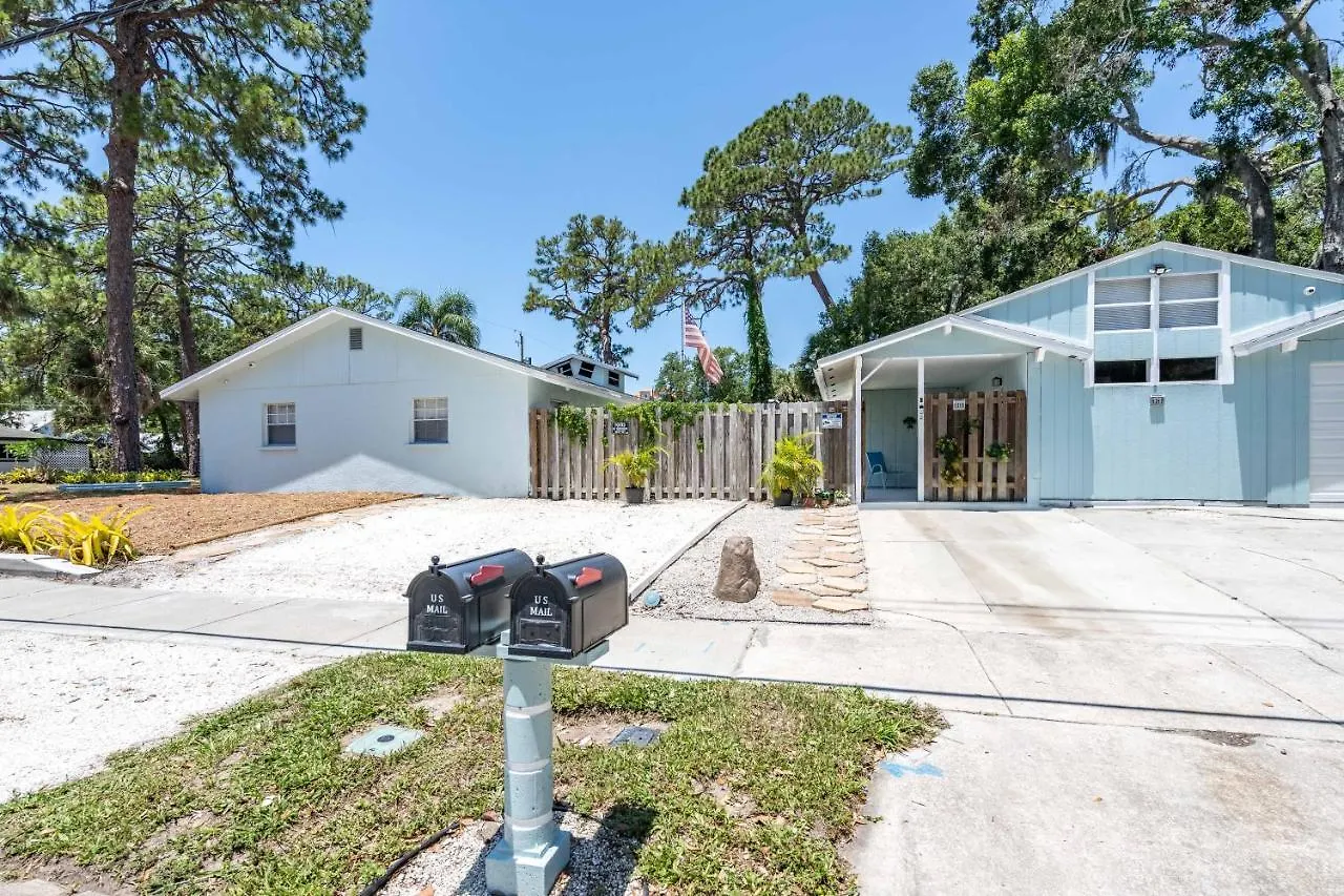 2bed 1bath Minutes To Downtown, Beaches, Restaurants, Theaters And Apartment Sarasota