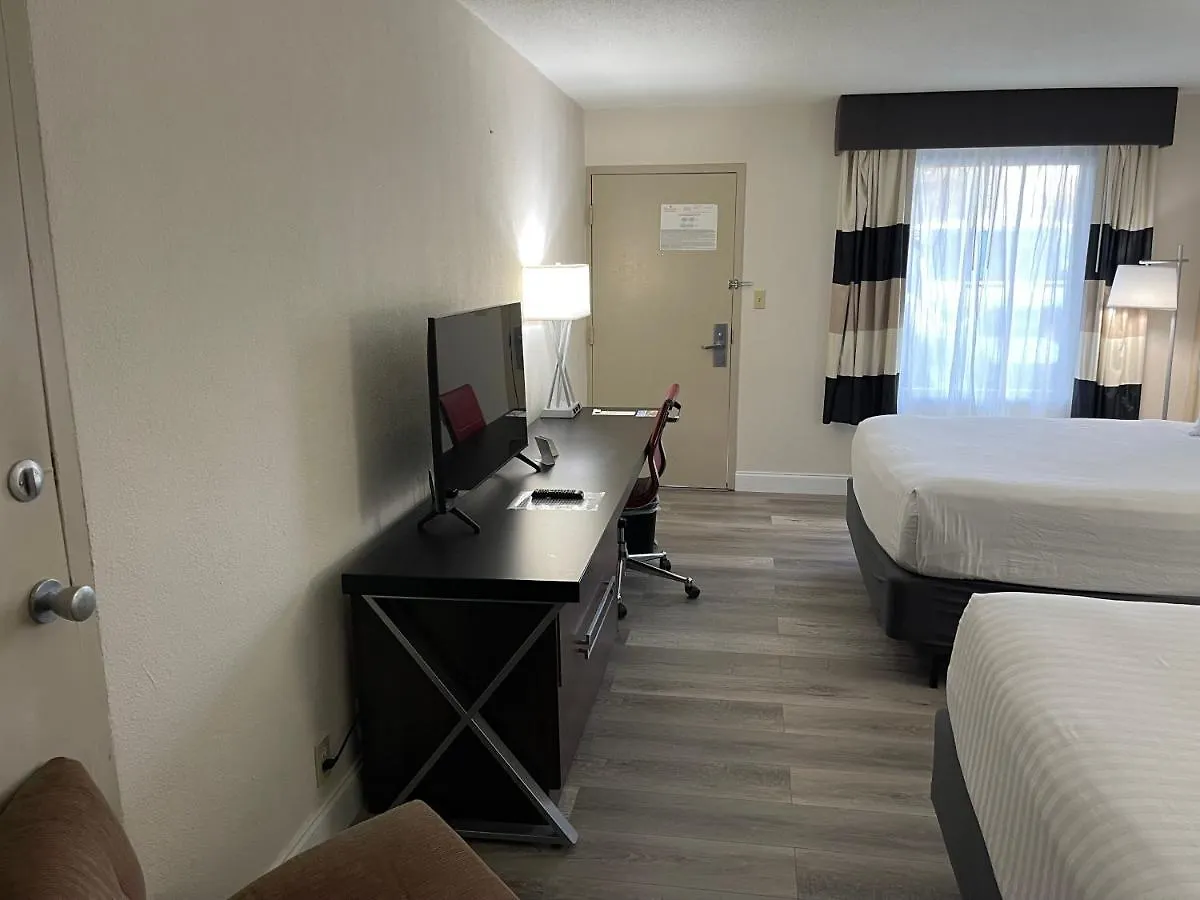 Aparthotel All-new, Ground-floor, Huge Pool, Tiki Bar & Grill