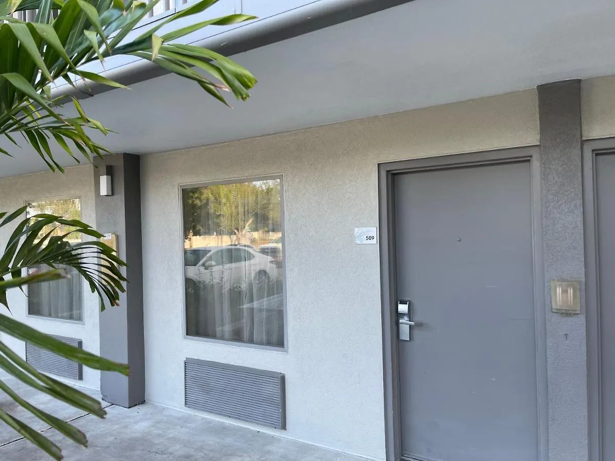 Aparthotel All-new, Ground-floor, Huge Pool, Tiki Bar & Grill