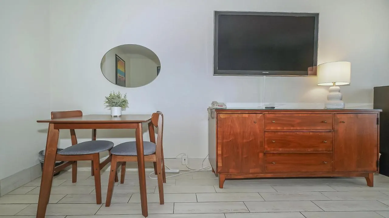 Heated Pool, Bunk Beds, King Bed, Huge Tv, Marina, Tiki Bar Apart Otel Sarasota