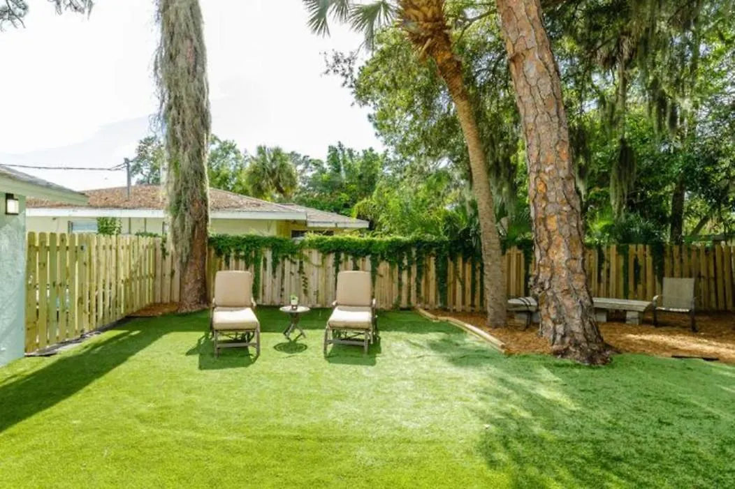 Apartment 2bed 1bath Minutes To Downtown, Beaches, Restaurants, Theaters And