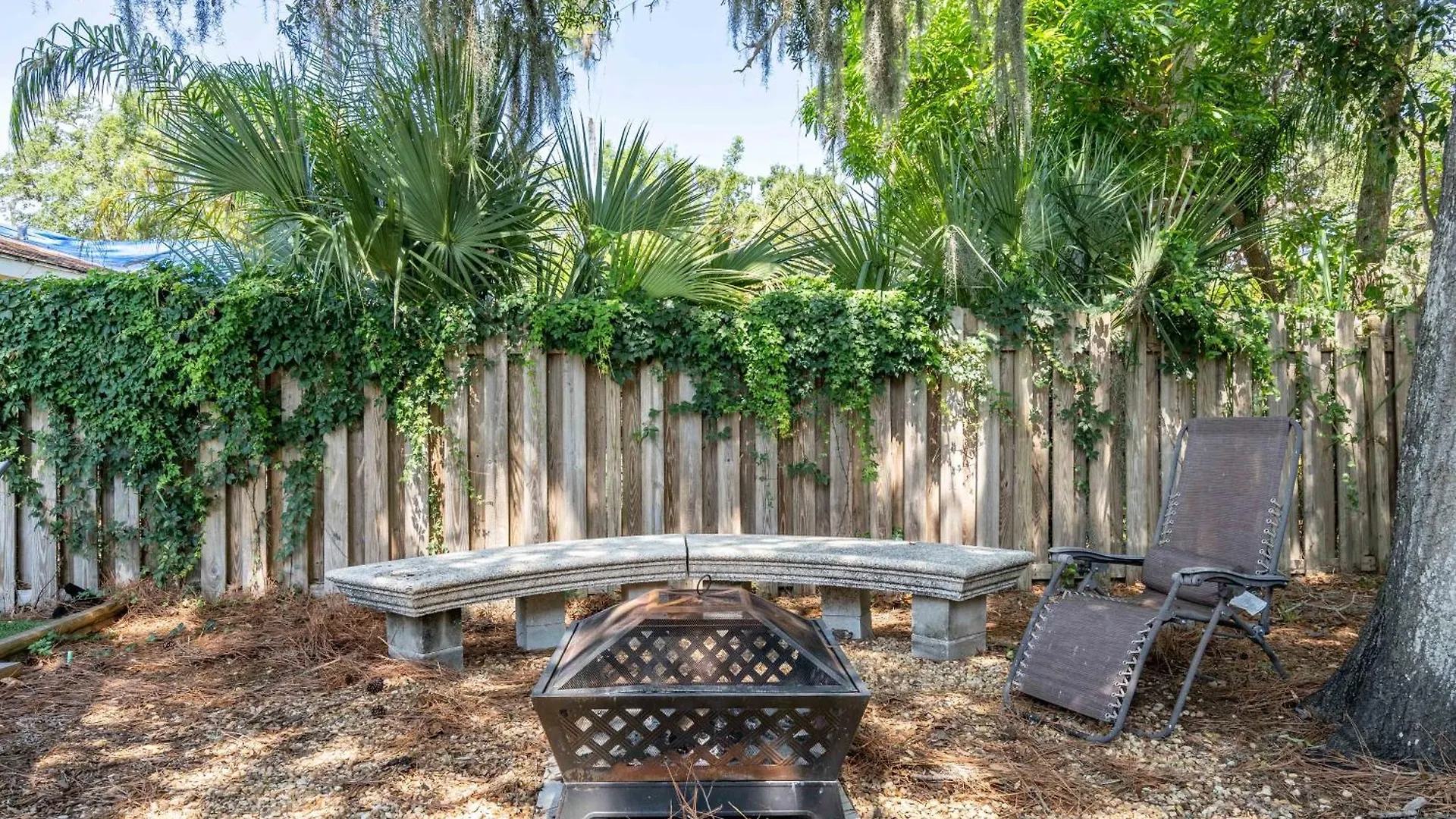 2bed 1bath Minutes To Downtown, Beaches, Restaurants, Theaters And Apartment