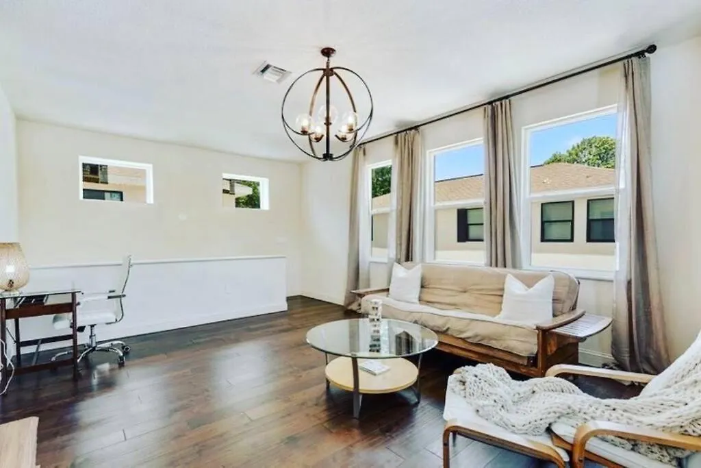 Downtown Pet-friendly @ The Park Home-635 בית נופש