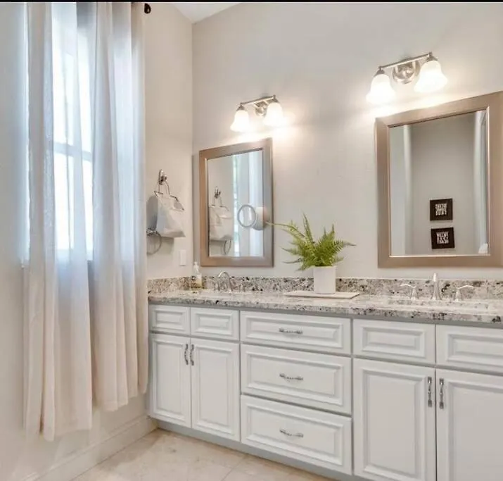 Beach-town Pet-friendly Downtown @ 10 Acre Park-629 Sarasota