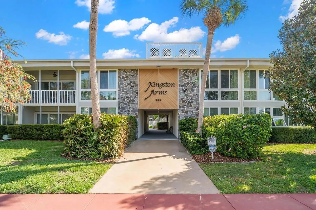New! Kingston - Newly Renovated With Pool & Hot Tub, Walk To The Beach! 公寓 萨拉索塔