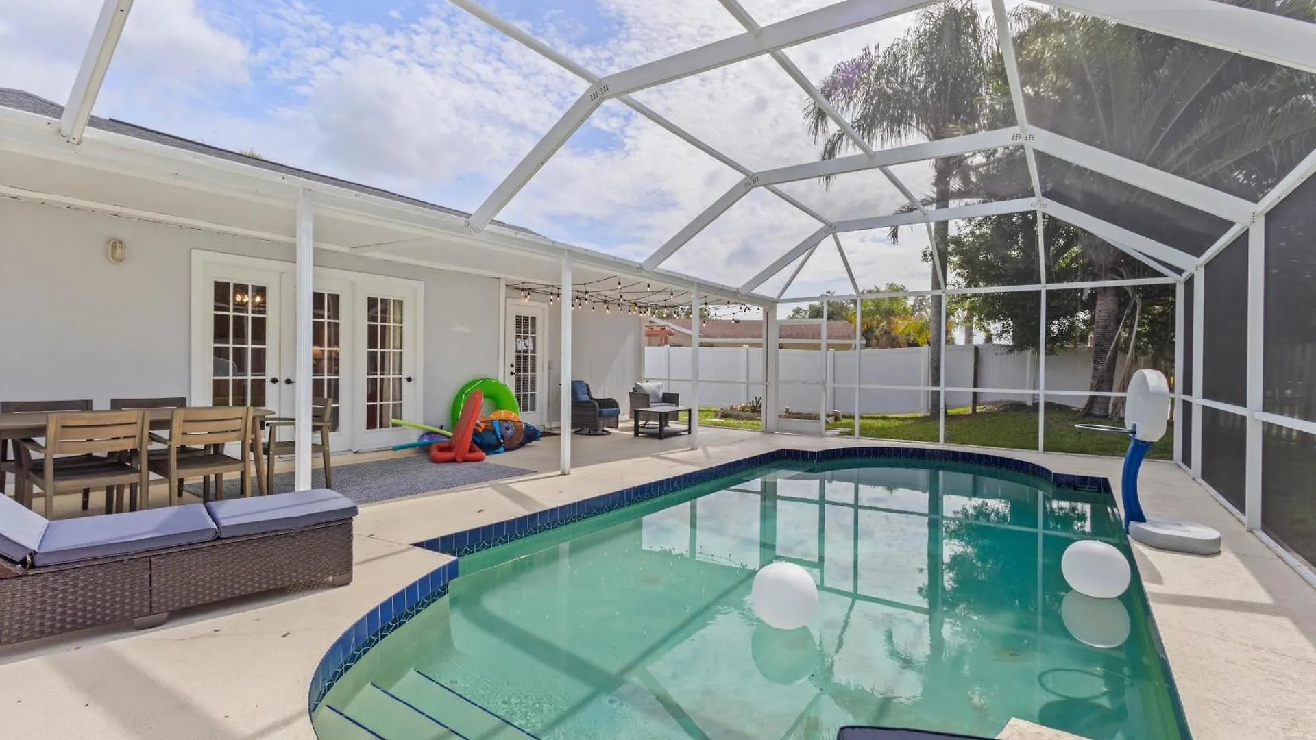 Holiday home Sunny Days-family Friendly Private Heated Pool Sarasota