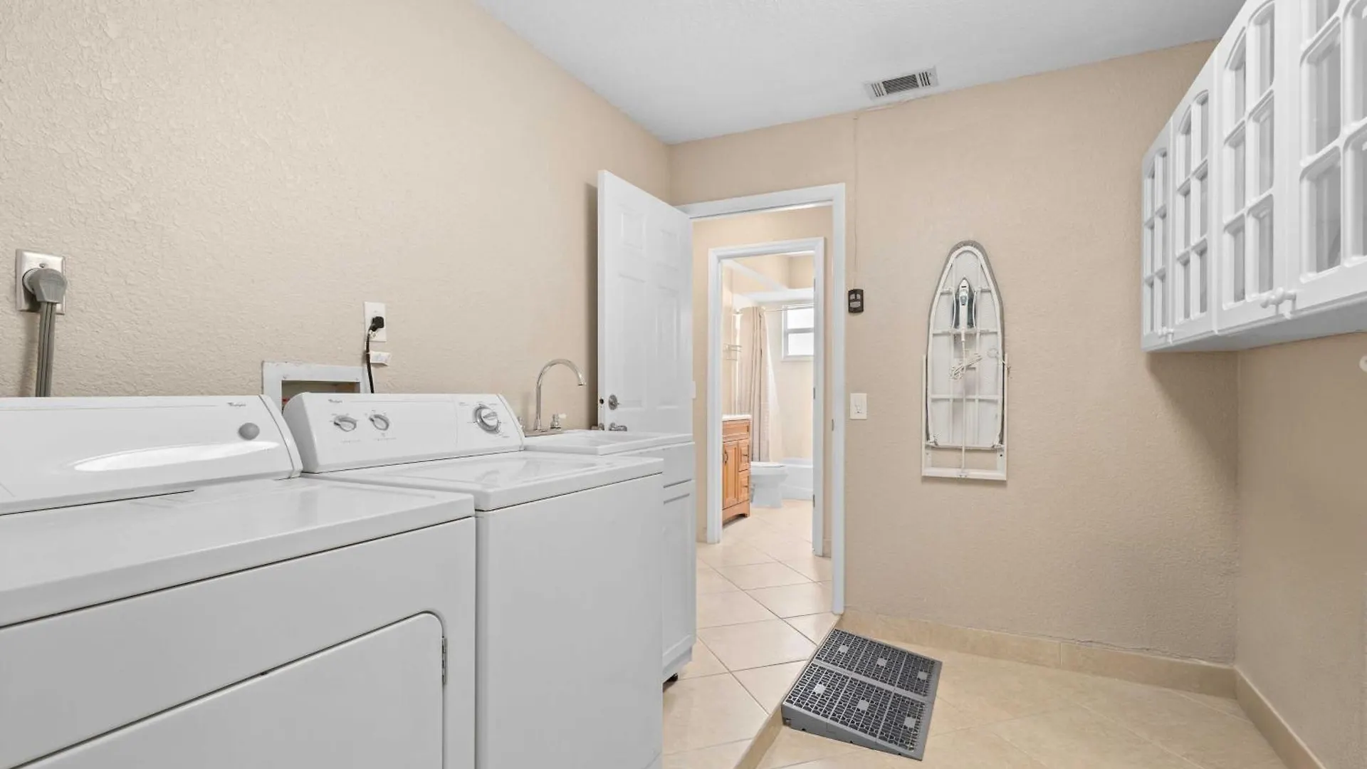 Holiday home Sunny Days-family Friendly Private Heated Pool Sarasota