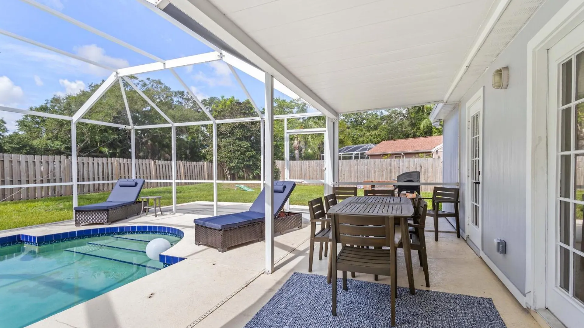 Sunny Days-family Friendly Private Heated Pool Holiday home *