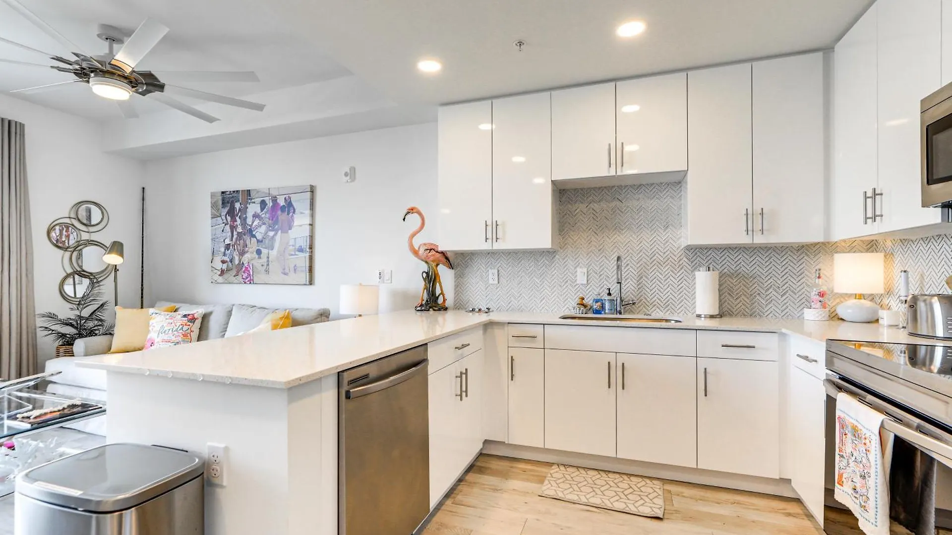 Chic With Balcony 2 Mi To Beaches! Apartment Sarasota