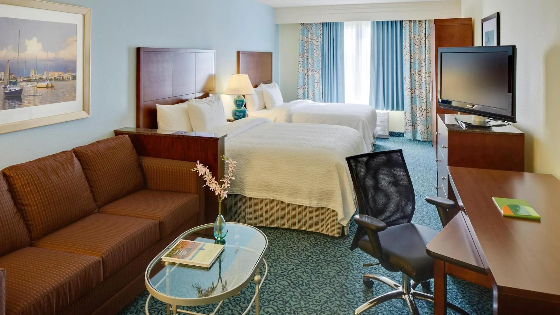 Courtyard By Marriott At Town Center Hotel 3*
